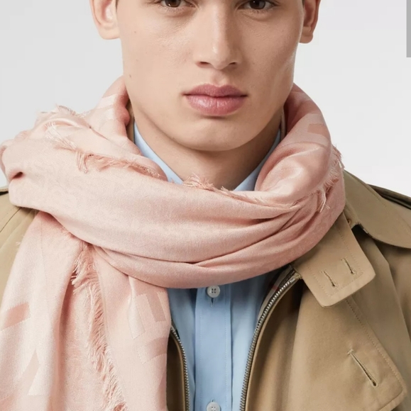 (Sold)Burberry Wool and silk Square scarf - Picture 4 of 13